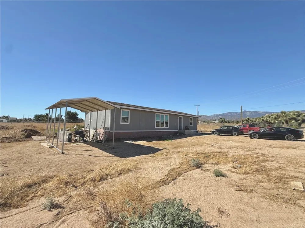 9589 Paramount Phelan, CA 92371