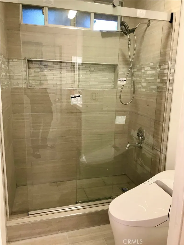 8554 Burnet Los Angeles, CA 91343