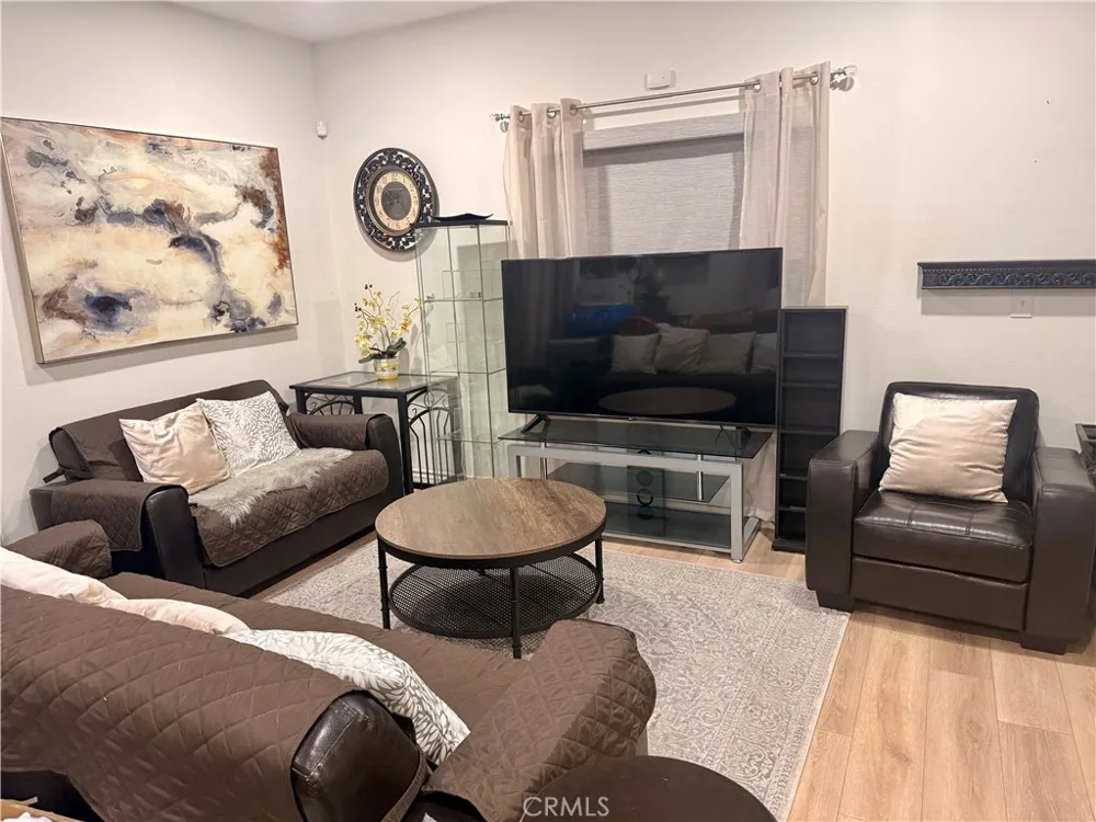 8554 Burnet Los Angeles, CA 91343