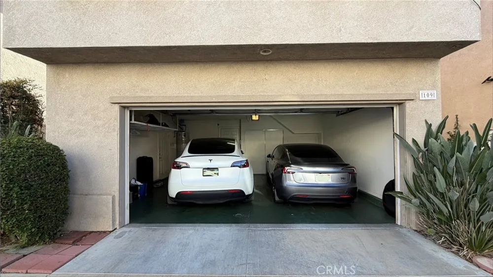 8554 Burnet Los Angeles, CA 91343