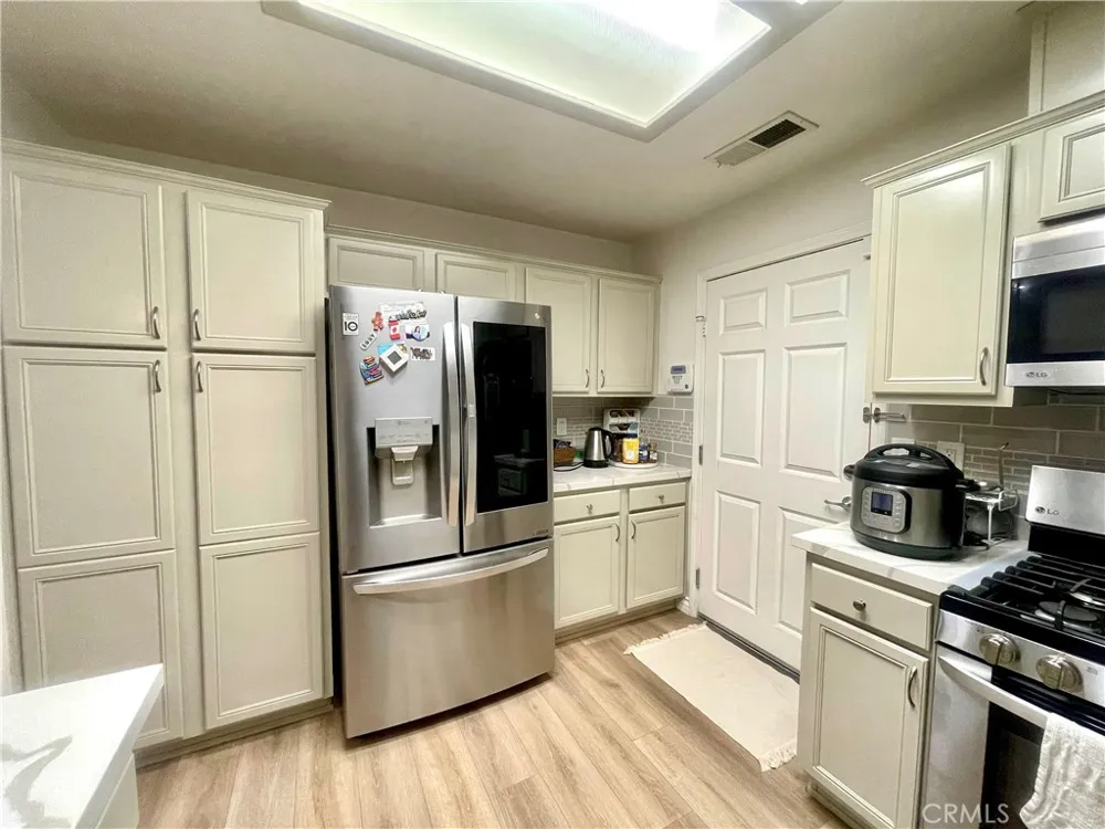 8554 Burnet Los Angeles, CA 91343