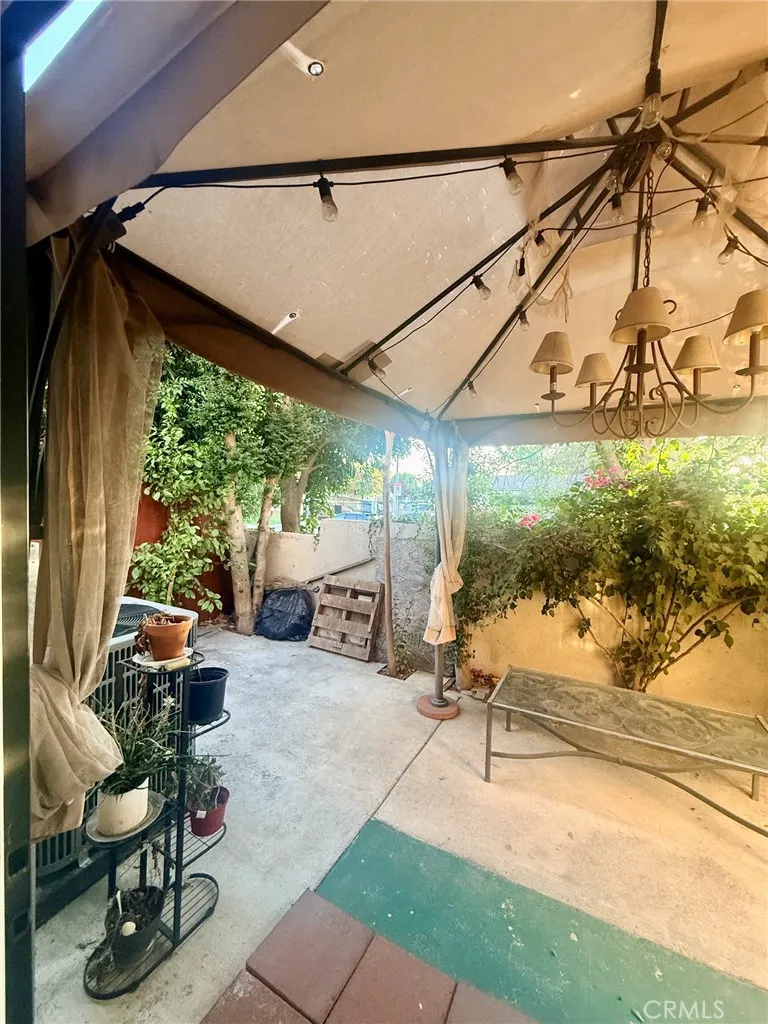 8554 Burnet Los Angeles, CA 91343
