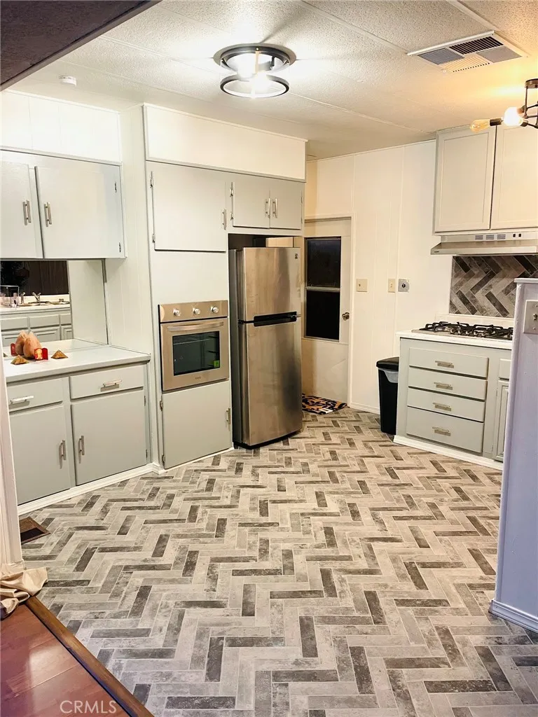6254 Roadrunner Rosamond, CA 93560