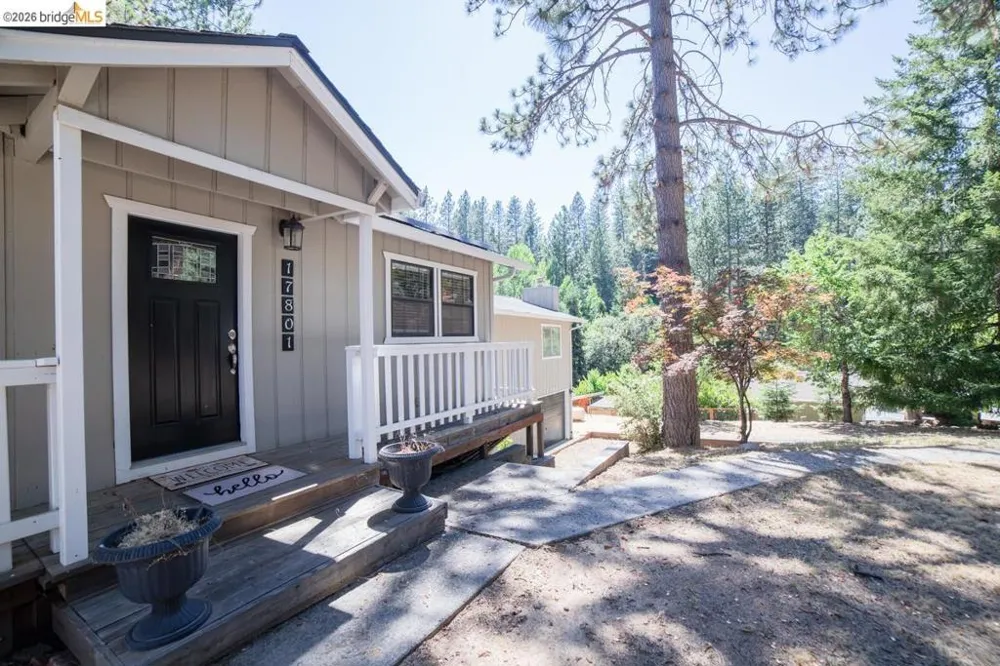 17801 Lark Twain Harte, CA 95383