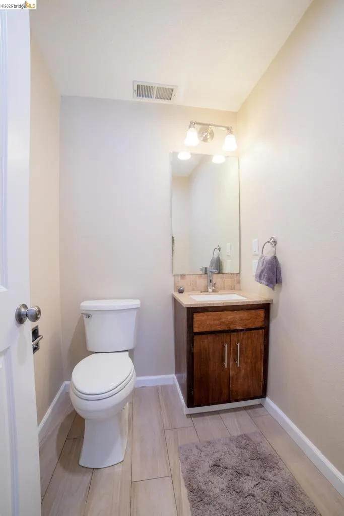 17801 Lark Twain Harte, CA 95383
