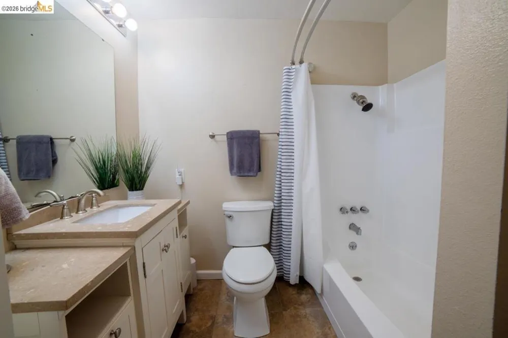 17801 Lark Twain Harte, CA 95383