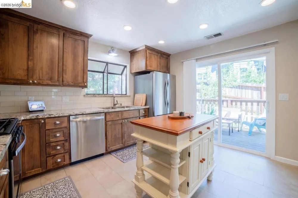 17801 Lark Twain Harte, CA 95383