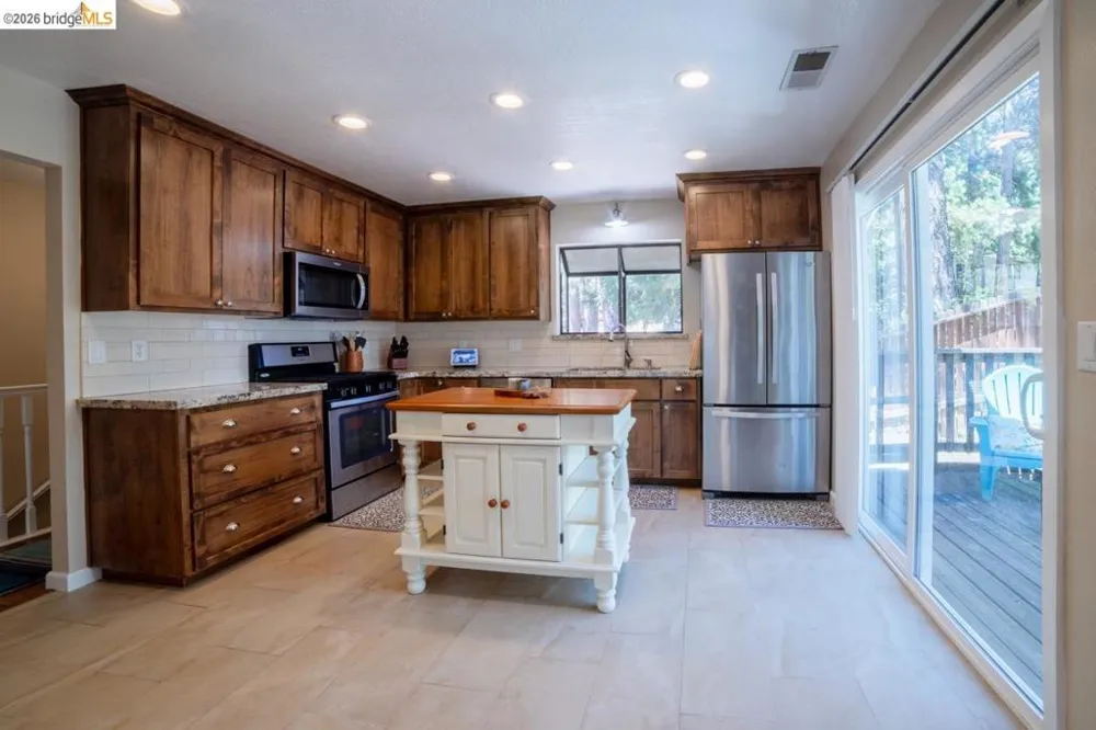 17801 Lark Twain Harte, CA 95383