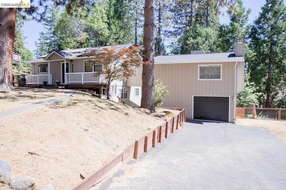 17801 Lark Twain Harte, CA 95383