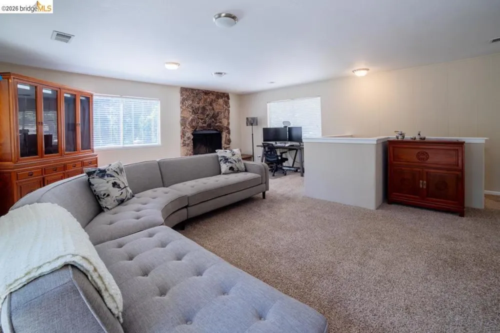 17801 Lark Twain Harte, CA 95383
