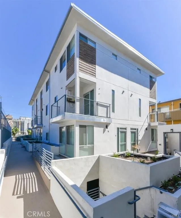 1245 N New Hampshire Ave #8 Los Angeles, CA 90029