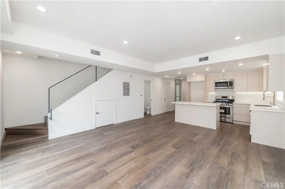 1245 N New Hampshire Ave #8 Los Angeles, CA 90029