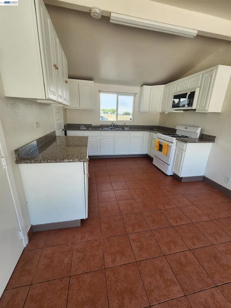 1238 Maryland Ave Los Banos, CA 93635