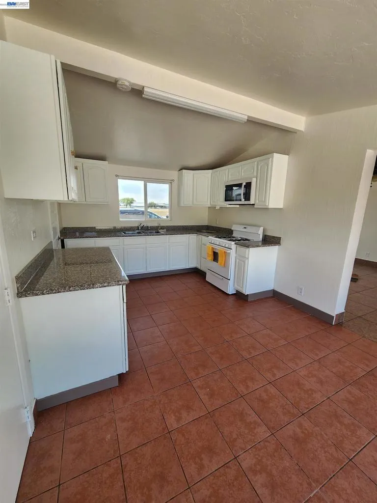 1238 Maryland Ave Los Banos, CA 93635