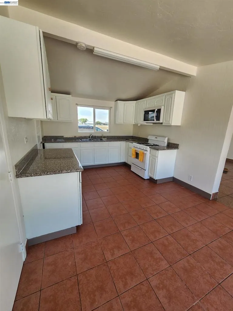 1238 Maryland Ave Los Banos, CA 93635