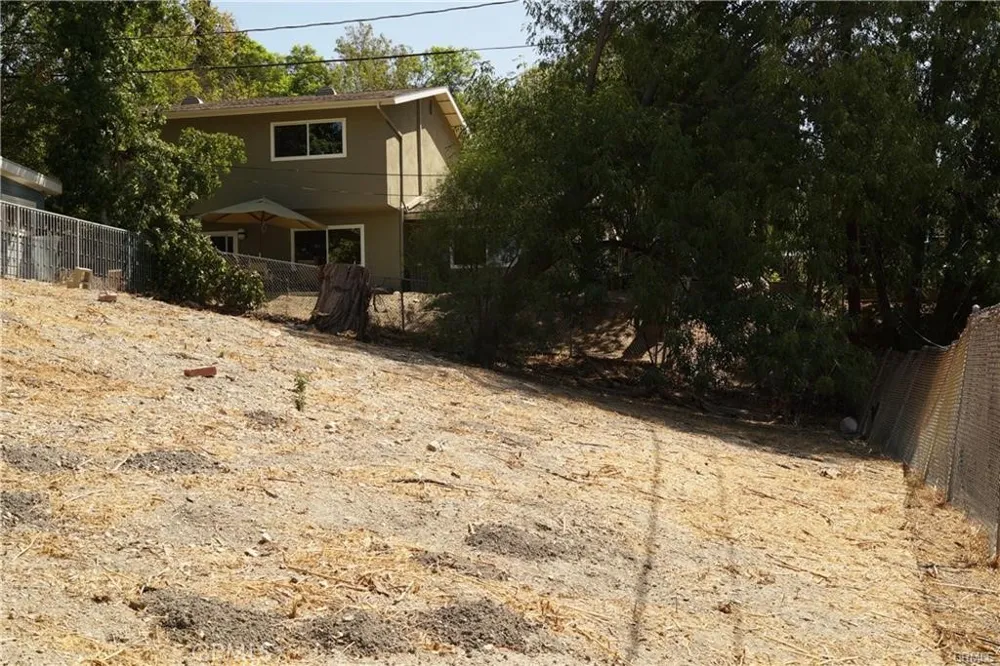 22636 Avenue San Luis Woodland Hills, CA 91364