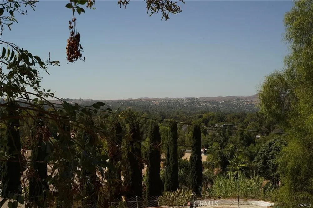 22636 Avenue San Luis Woodland Hills, CA 91364