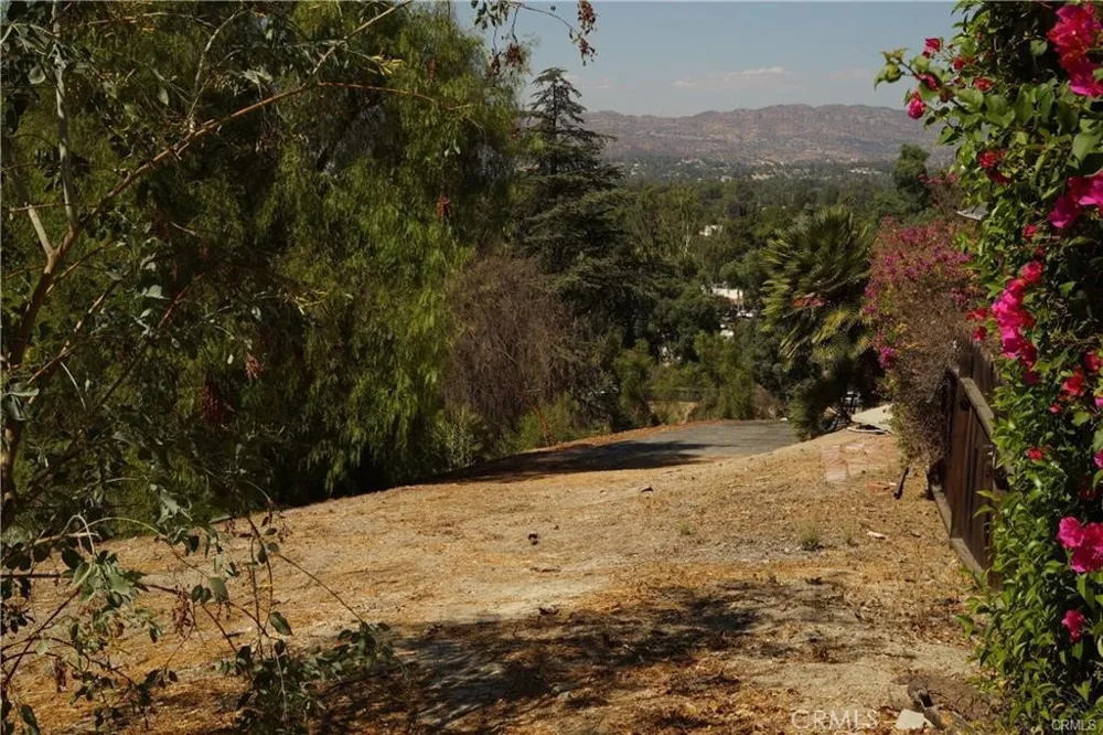 22636 Avenue San Luis Woodland Hills, CA 91364