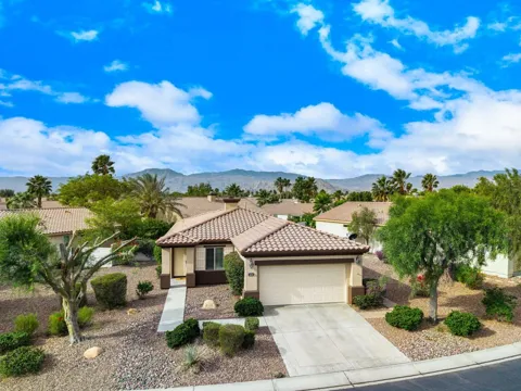 80443 Avenida Linda Vista