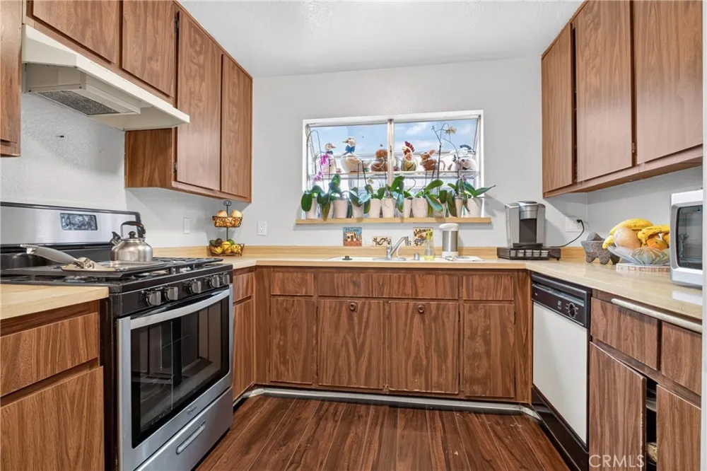 9414 Moonbeam Avenue #19 Panorama City, CA 91402