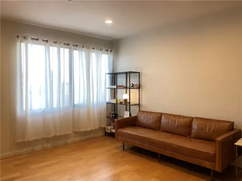 533 S St Andrews Place #319