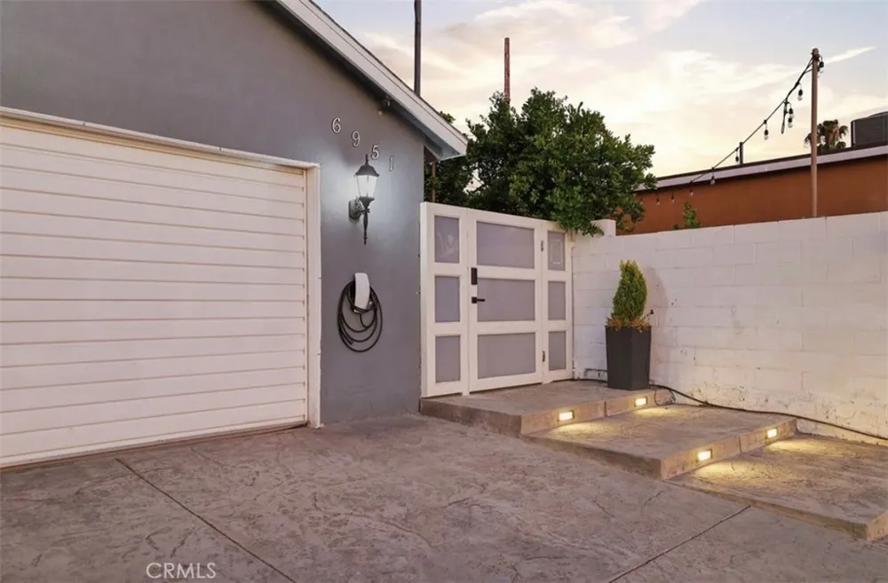 6951 Bellclaire Tujunga, CA 91042