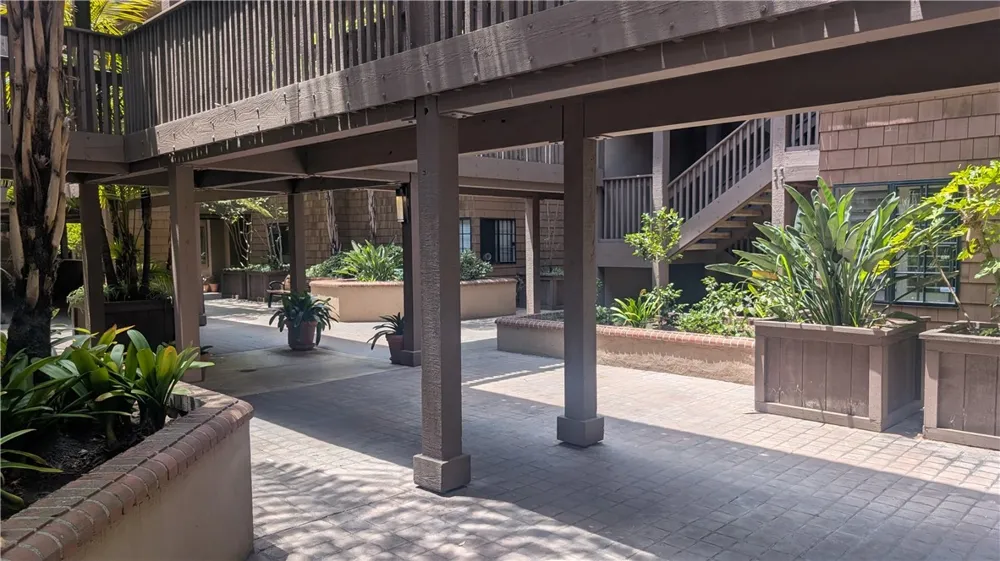 8860 Villa La Jolla Drive #215 La Jolla, CA 92037