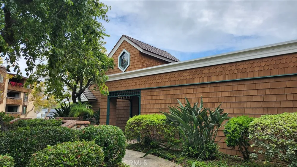 8860 Villa La Jolla Drive #215 La Jolla, CA 92037