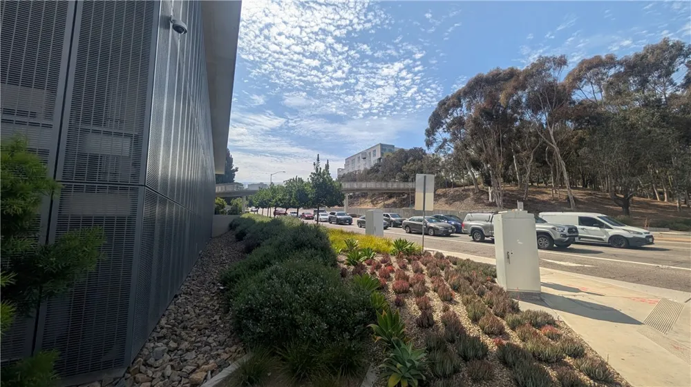 8860 Villa La Jolla Drive #215 La Jolla, CA 92037