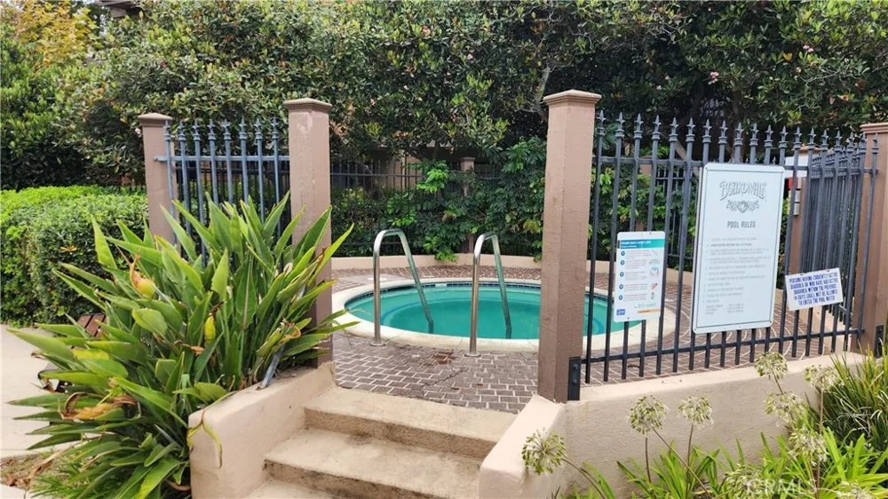 8860 Villa La Jolla Drive #215 La Jolla, CA 92037