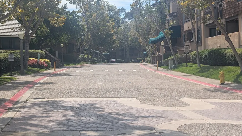 8860 Villa La Jolla Drive #215 La Jolla, CA 92037