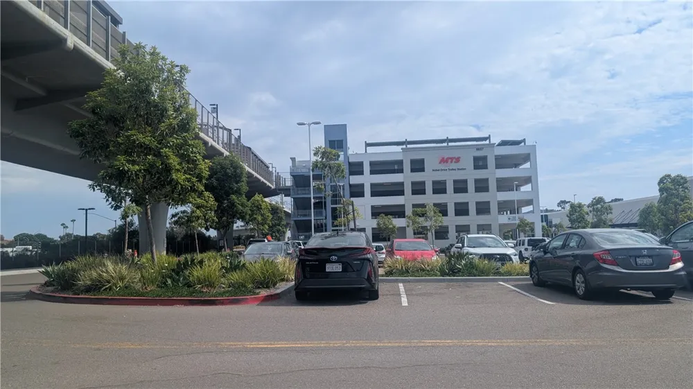 8860 Villa La Jolla Drive #215 La Jolla, CA 92037