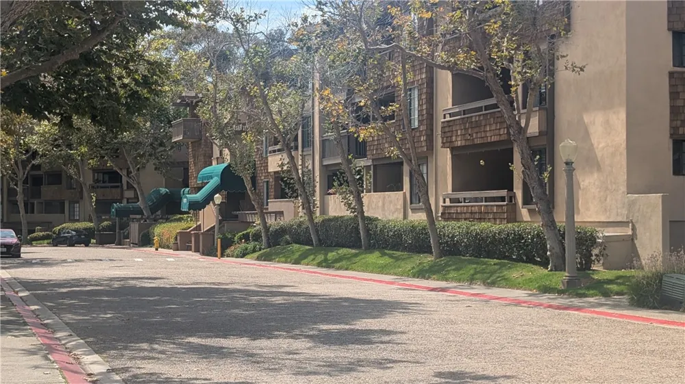 8860 Villa La Jolla Drive #215 La Jolla, CA 92037