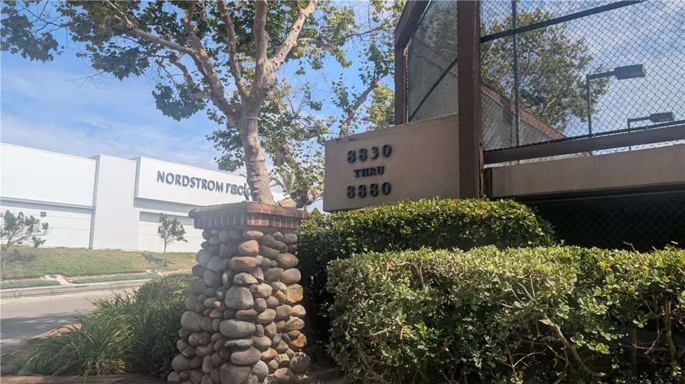 8860 Villa La Jolla Drive #215 La Jolla, CA 92037