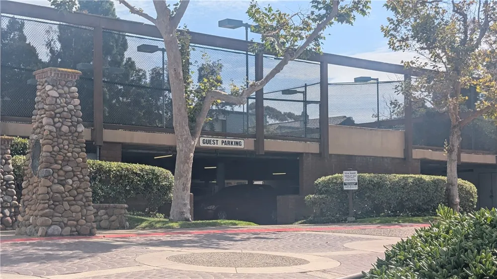 8860 Villa La Jolla Drive #215 La Jolla, CA 92037