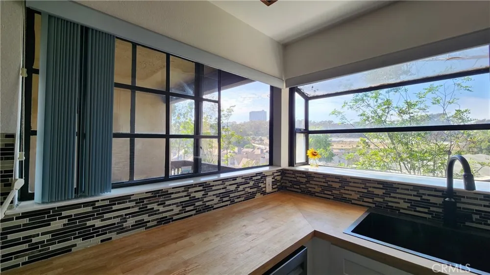 8860 Villa La Jolla Drive #215 La Jolla, CA 92037