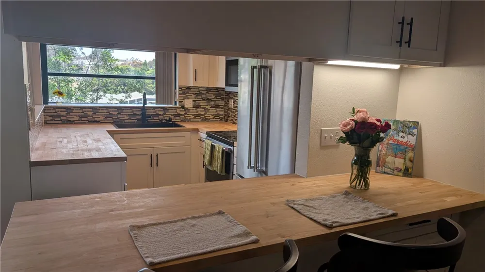 8860 Villa La Jolla Drive #215 La Jolla, CA 92037