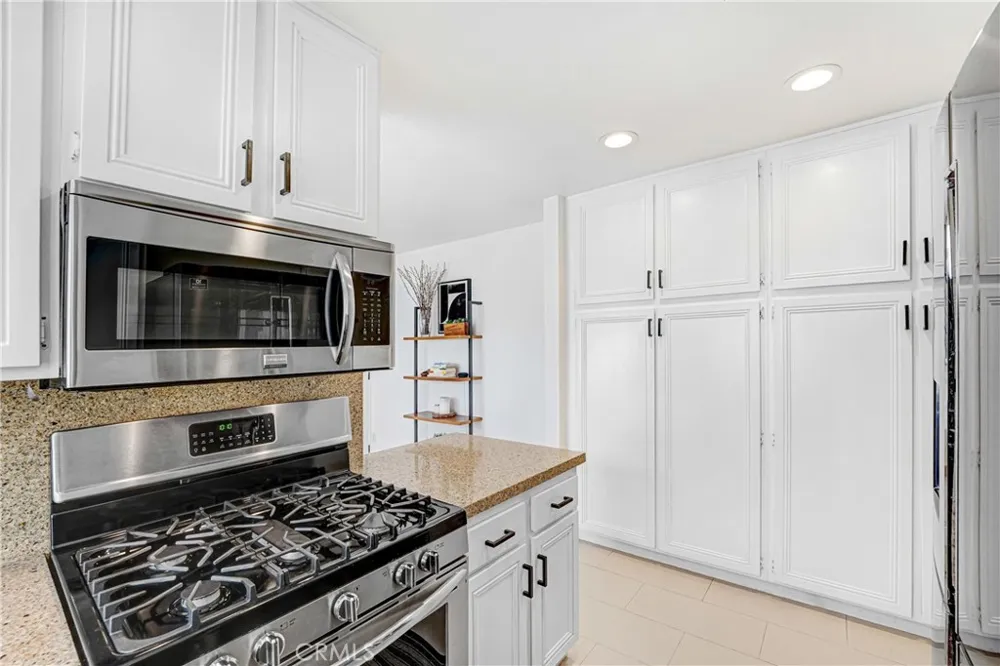11621 Tampa Avenue #194 Porter Ranch, CA 91326