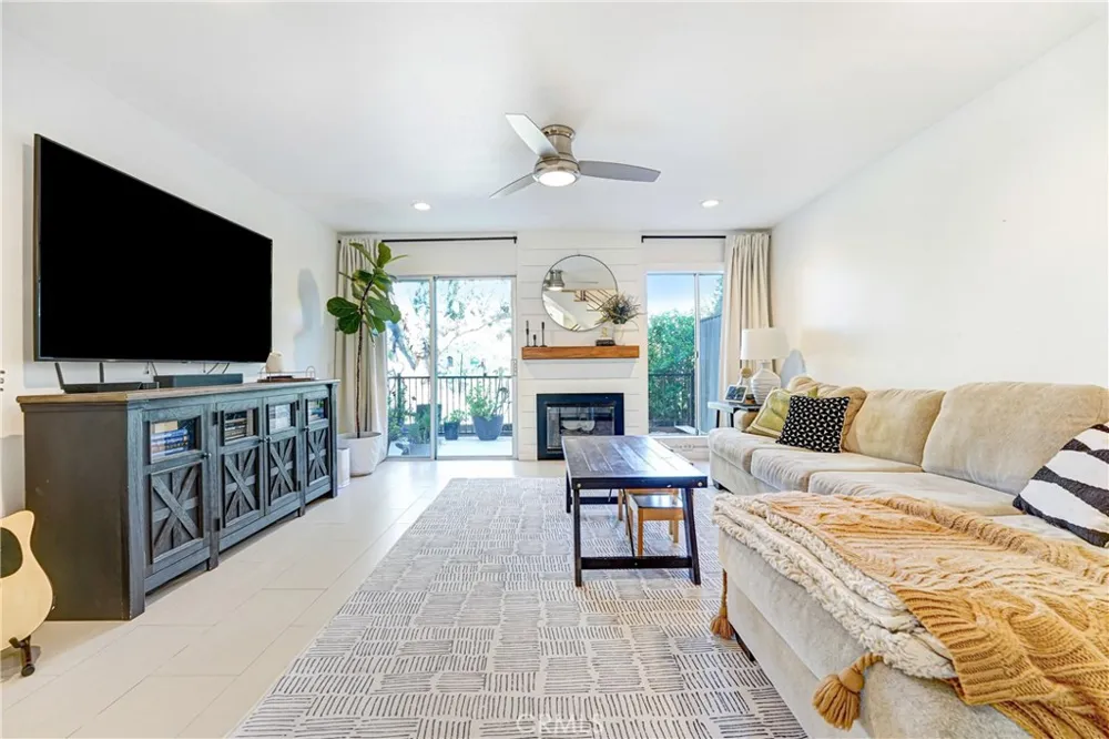11621 Tampa Avenue #194 Porter Ranch, CA 91326