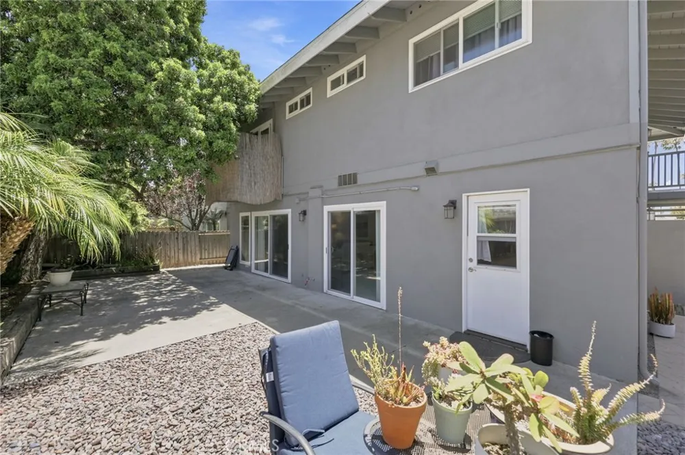 2558 Seahorse Avenue Ventura, CA 93001