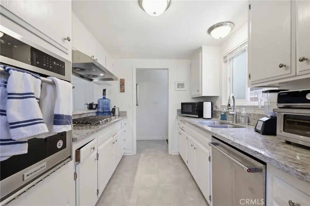 2558 Seahorse Avenue Ventura, CA 93001