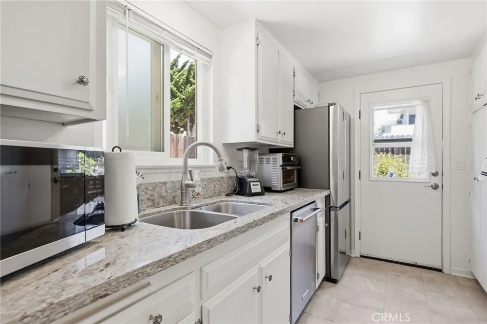 2558 Seahorse Avenue Ventura, CA 93001
