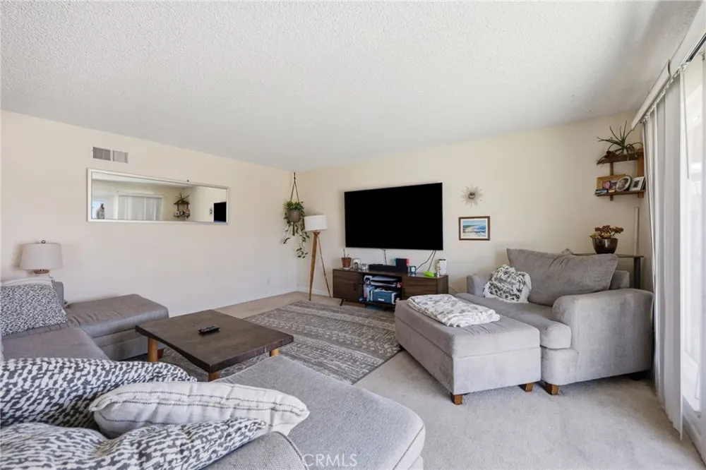 2558 Seahorse Avenue Ventura, CA 93001