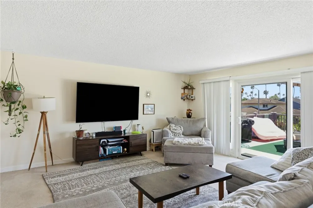 2558 Seahorse Avenue Ventura, CA 93001