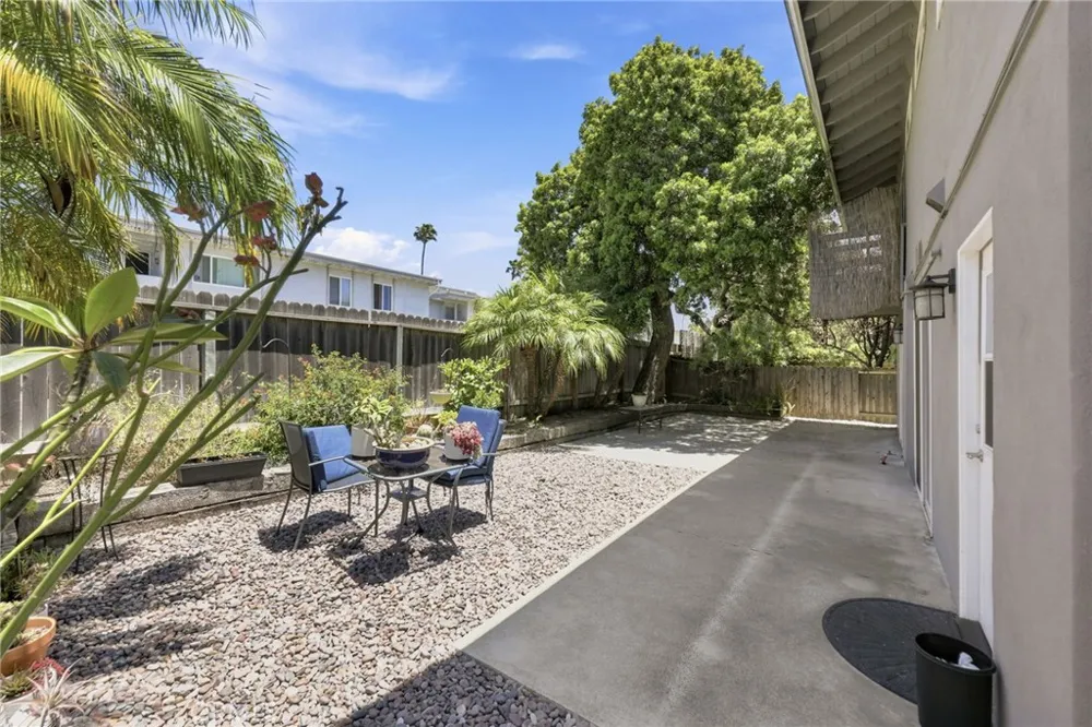 2558 Seahorse Avenue Ventura, CA 93001
