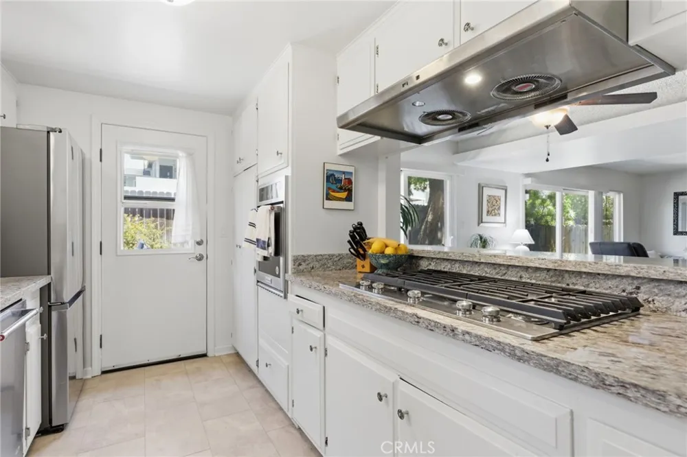 2558 Seahorse Avenue Ventura, CA 93001