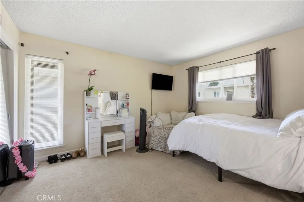 2558 Seahorse Avenue Ventura, CA 93001