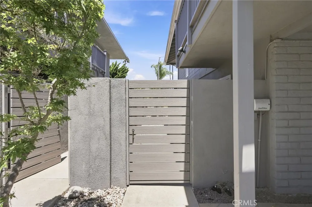 2558 Seahorse Avenue Ventura, CA 93001