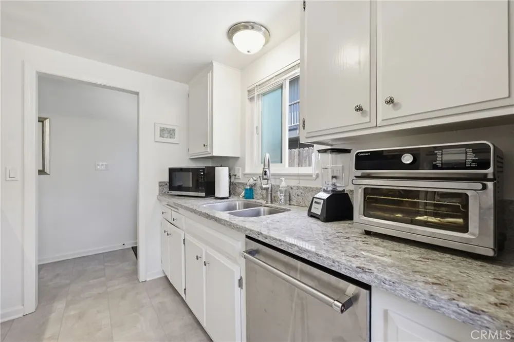 2558 Seahorse Avenue Ventura, CA 93001