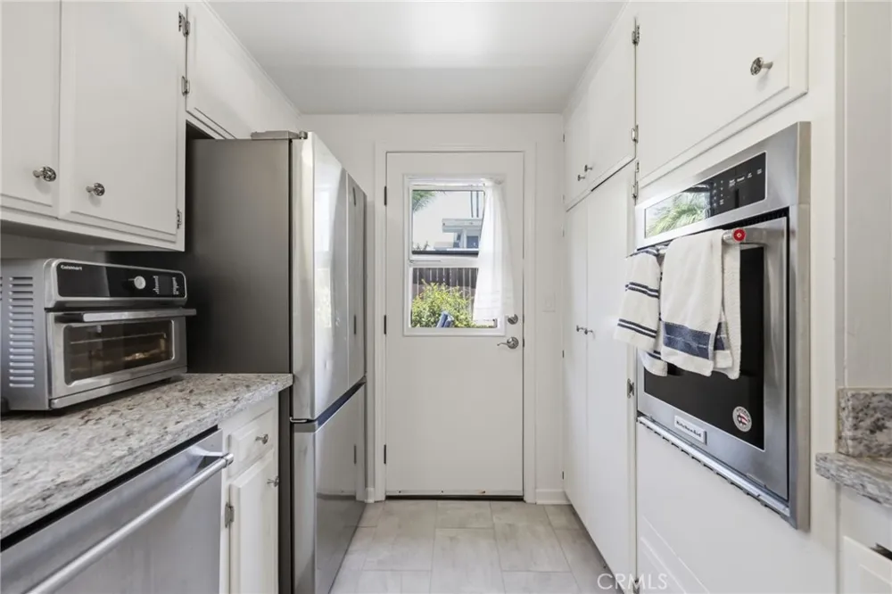 2558 Seahorse Avenue Ventura, CA 93001